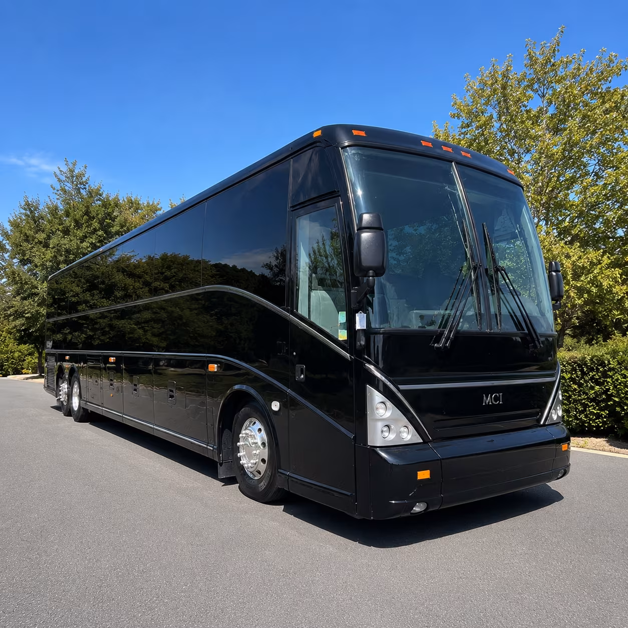 guest shuttles between bradenton hotels and waterfront venues