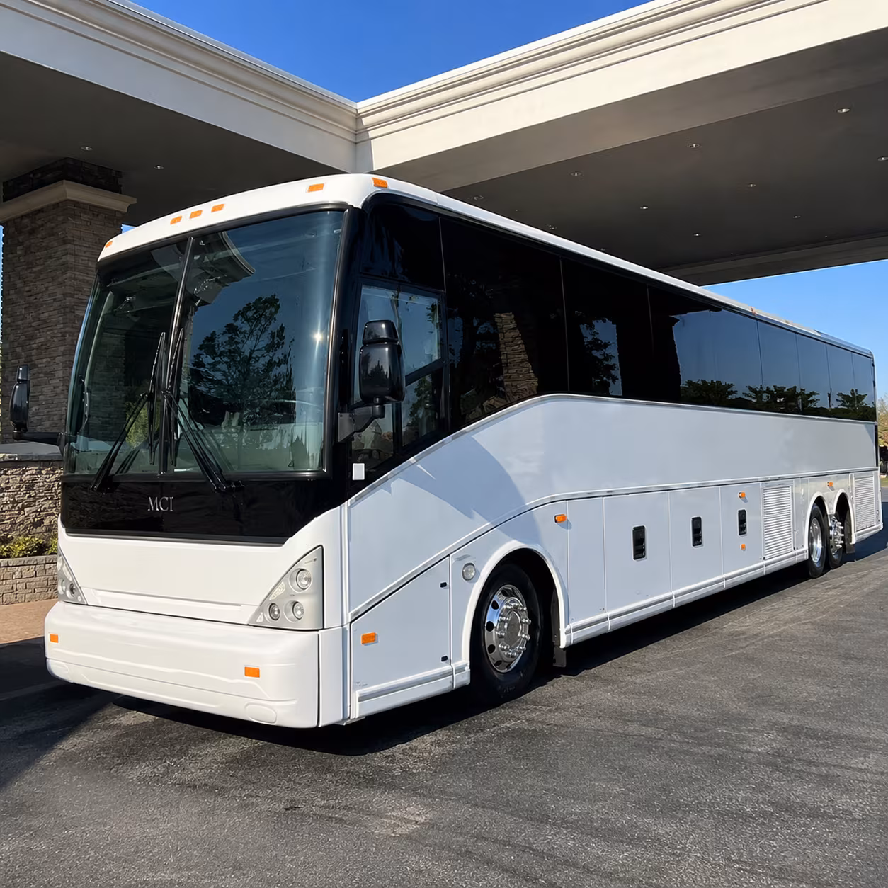 whether you re flying into srq tpa or pie there s a bus for your group